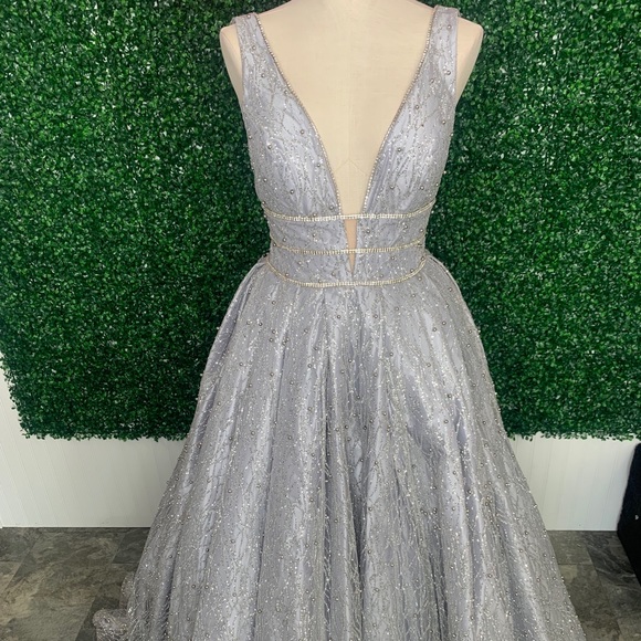 Enthralling Portia and Scarlett Gown: Elevate Your Formal Attire